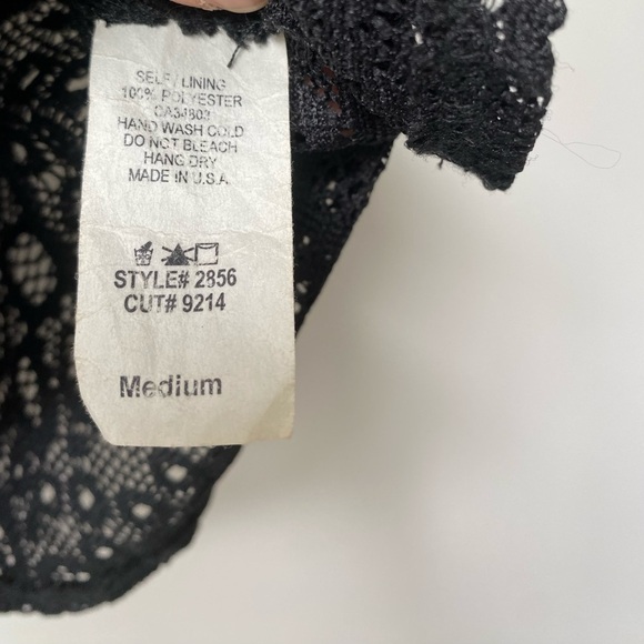 Sakura Black Sleeveless U-Neck Lined Lace Peplum Top Size Medium - Picture 7 of 8